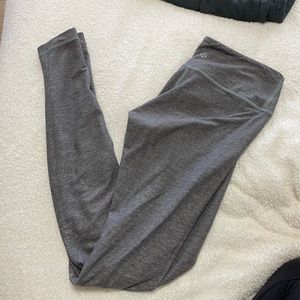 Light grey lulu lemon leggings